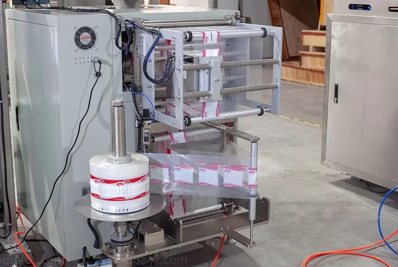 hardware fittings packing machine