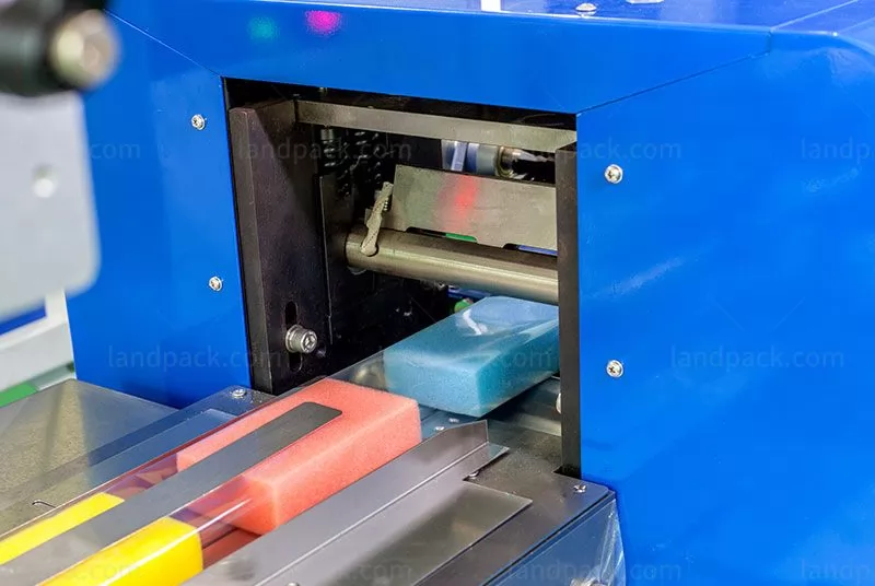 flow wrapper packaging machine