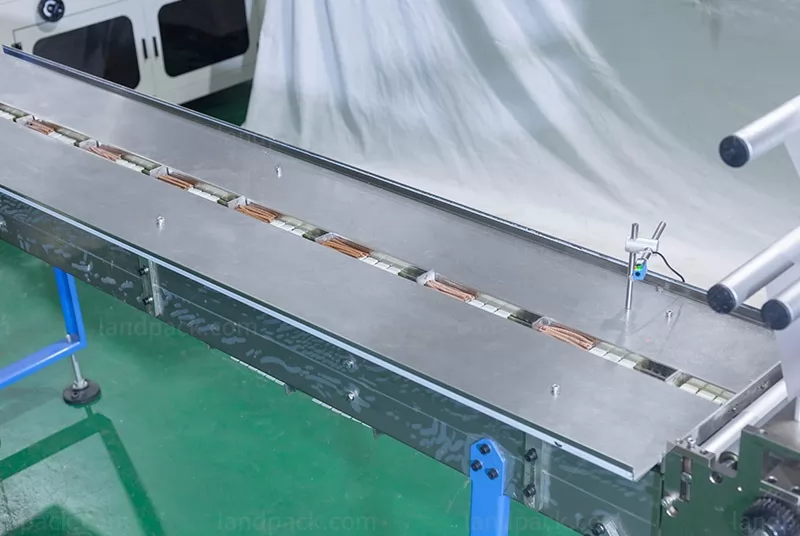 4 side sealing packing machine