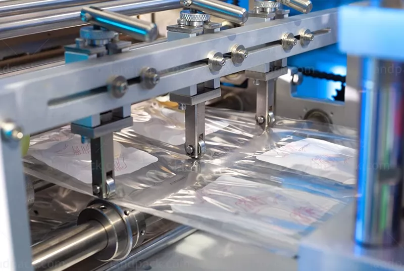 4 side seal pouch machine