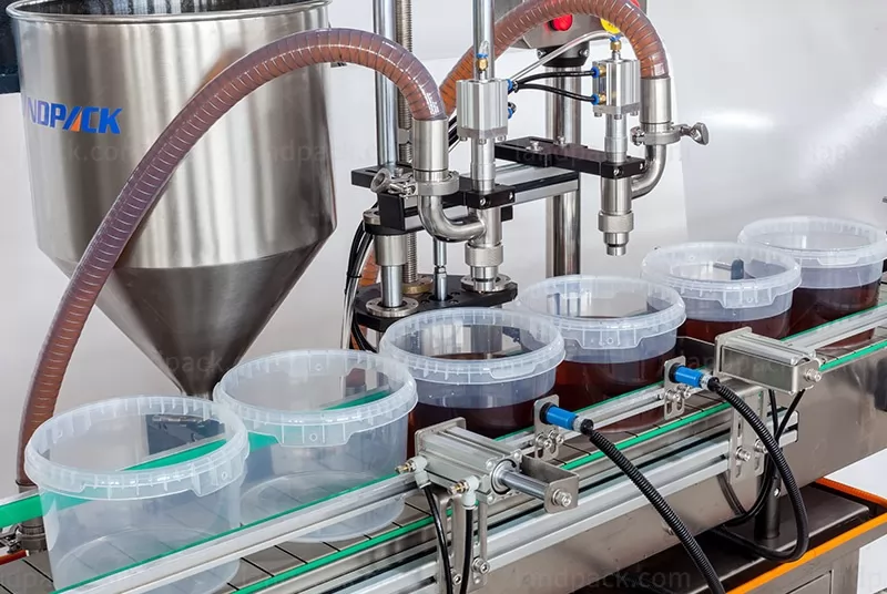 linear liquid filling machine