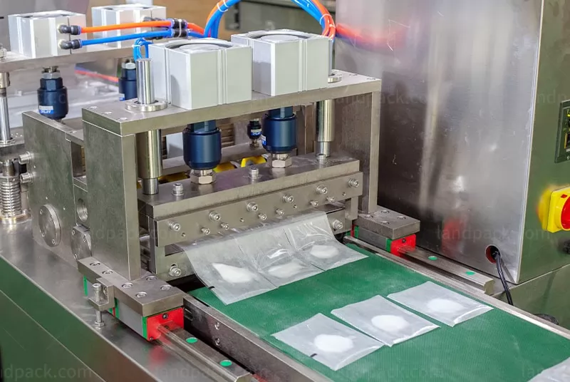 ice cube filling machine