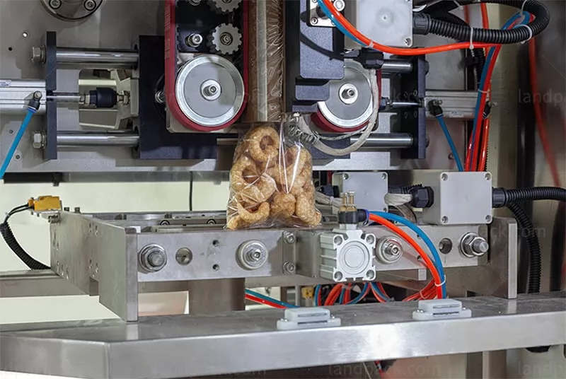 automatic snacks packing machine