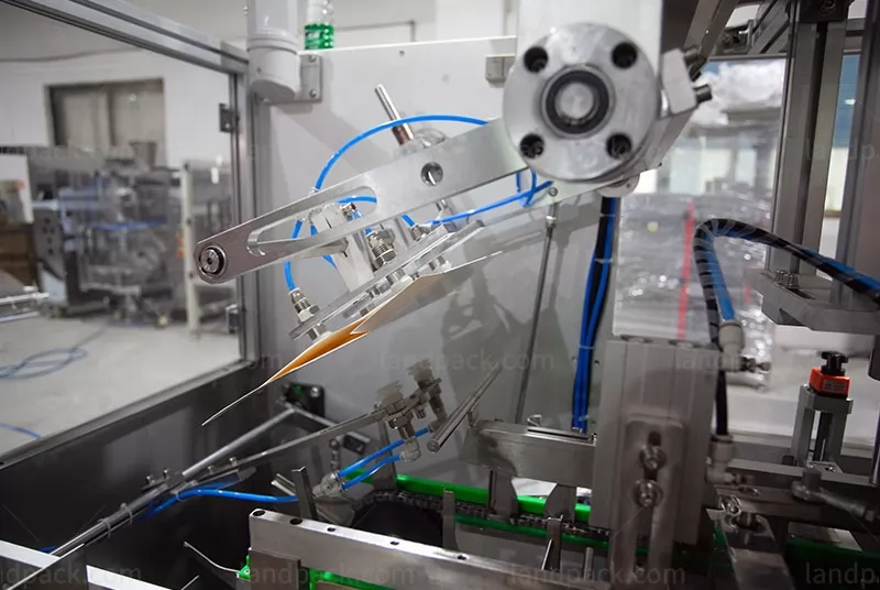 cartoning packaging machine