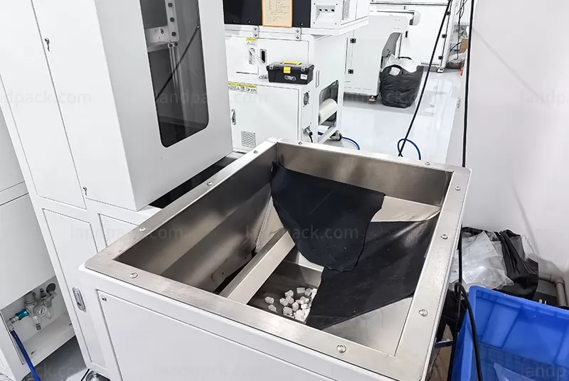 fastener packing machine