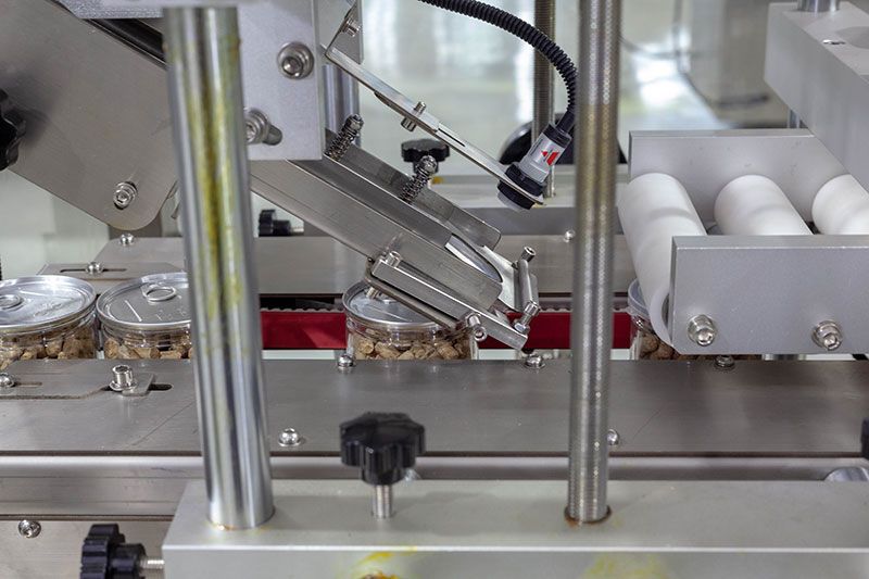 Automatic Plastic Lids Pressing Machine