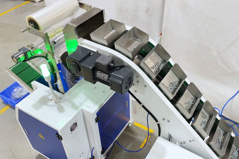 Automatic Gummy Counting Packing Machine With 10 Vibrating Feeder