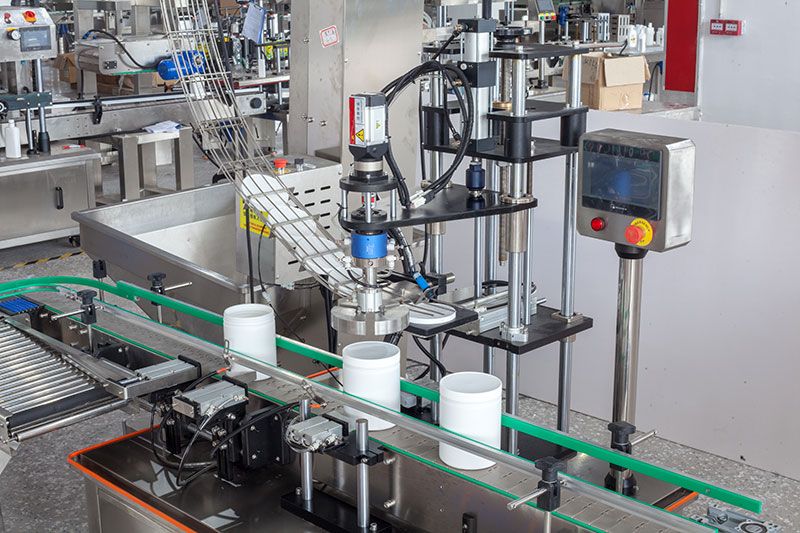 Cap feeding capping machine